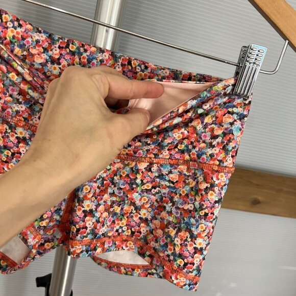 Lululemon Athletica Boogie Active Short‎ Petal Multicolor Sz 4 - Picture 3 of 9